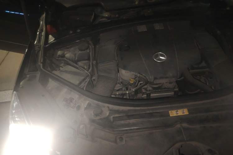 Used Mercedes-Benz R-Class 2014 R 320 4MATIC Business Model Engine Bay Right