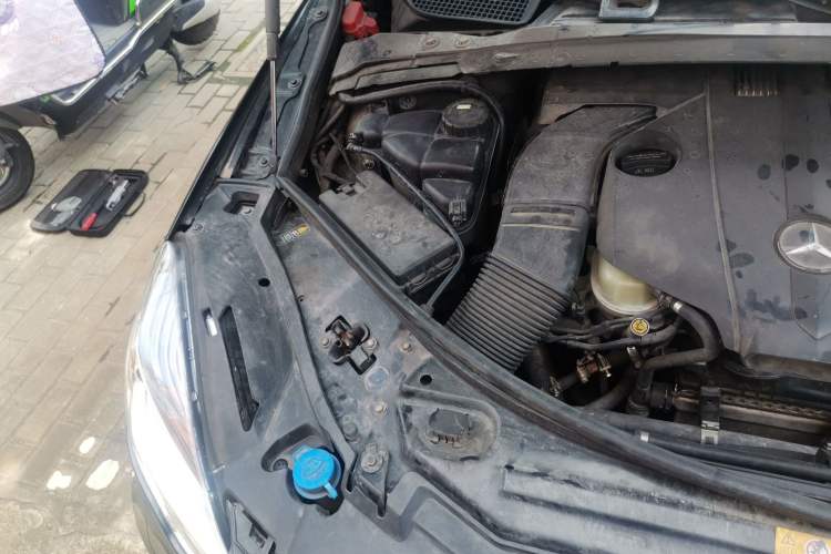 Used Mercedes-Benz R-Class 2014 R 400 4MATIC Business Model Engine Bay Right