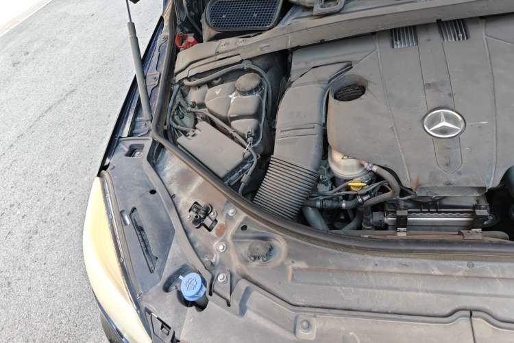 Used Mercedes-Benz R-Class 2014 R 400 4MATIC Business Model Engine Bay Right