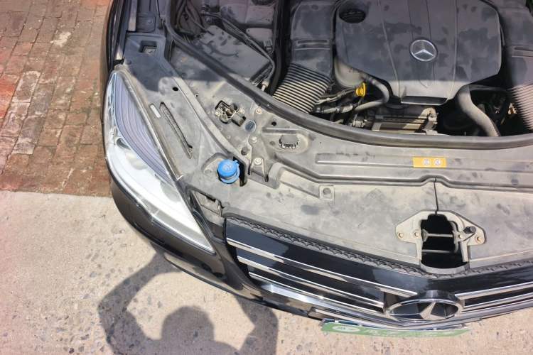 Used Mercedes-Benz R-Class 2014 R 320 4MATIC Luxury Model Engine Bay Right