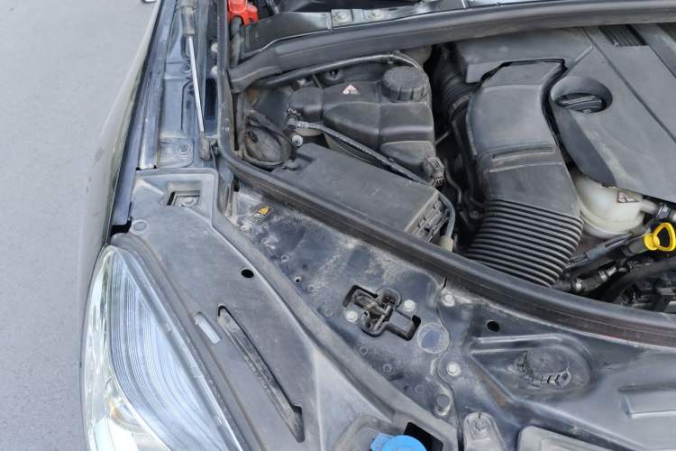 Used Mercedes-Benz R-Class 2014 R 320 4MATIC Business Model Engine Bay Right