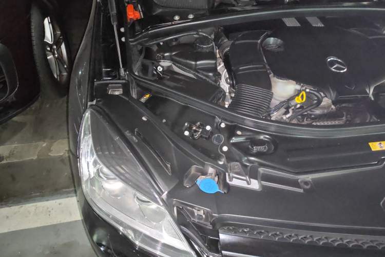 Used Mercedes-Benz R-Class 2014 R 400 4MATIC Business Model Engine Bay Right