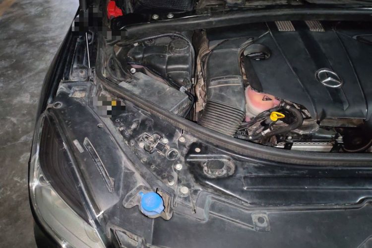 Used Mercedes-Benz R-Class 2014 R 320 4MATIC Business Model Engine Bay Right