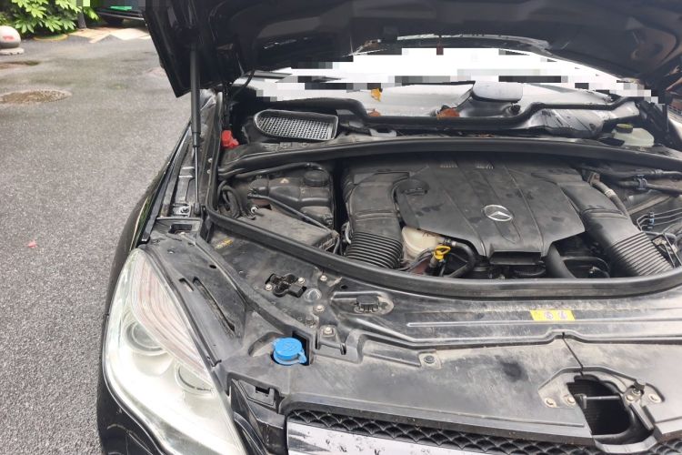 Used Mercedes-Benz R-Class 2014 R 400 4MATIC Luxury Model Engine Bay Right