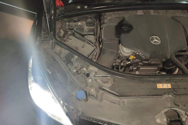 Used Mercedes-Benz R-Class 2014 R 320 4MATIC Business Model Engine Bay Right