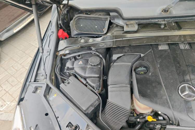 Used Mercedes-Benz R-Class 2014 R 320 4MATIC Business Model Engine Bay Right