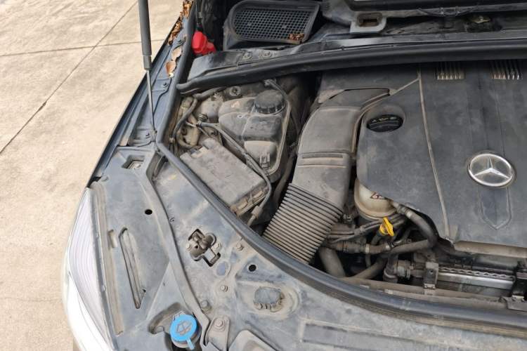 Used Mercedes-Benz R-Class 2014 R 400 4MATIC Business Model Engine Bay Right