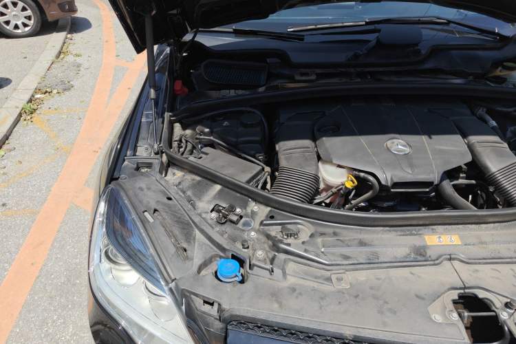 Used Mercedes-Benz R-Class 2014 R 320 4MATIC Business Model Engine Bay Right