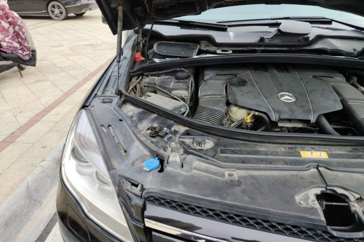 Used Mercedes-Benz R-Class 2014 R 320 4MATIC Business Model Engine Bay Right
