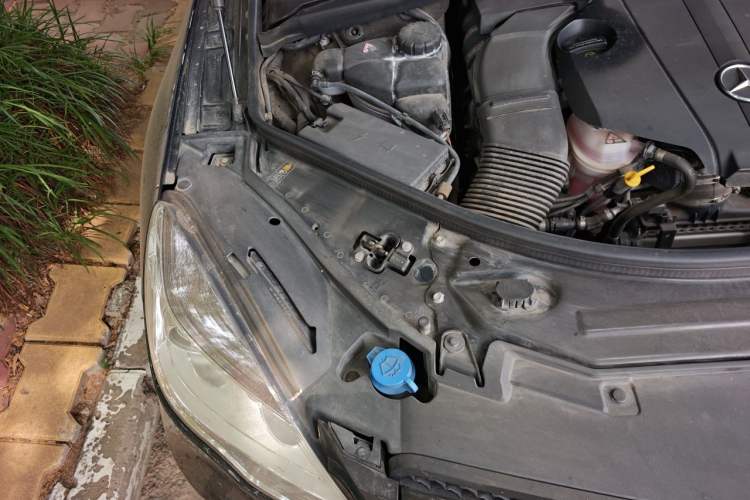Used Mercedes-Benz R-Class 2014 R 320 4MATIC Business Model Engine Bay Right