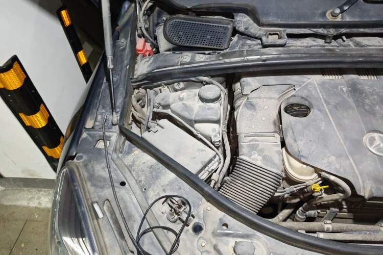 Used Mercedes-Benz R-Class 2014 R 320 4MATIC Business Model Engine Bay Right