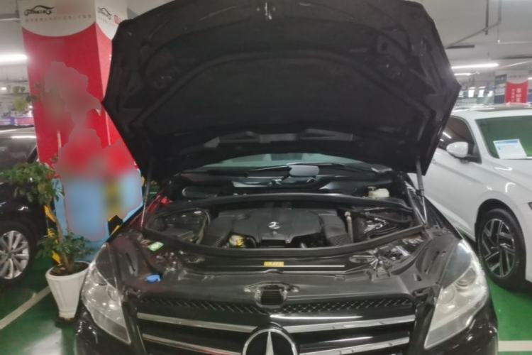 Used Mercedes-Benz R-Class 2014 R 320 4MATIC Business Model Engine Bay