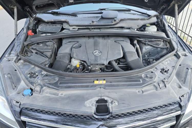 Used Mercedes-Benz R-Class 2014 R 320 4MATIC Business Model Engine Bay