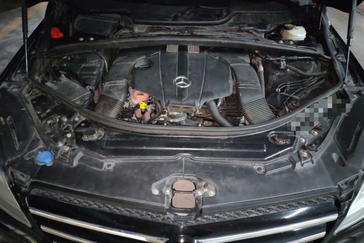 Used Mercedes-Benz R-Class 2014 R 320 4MATIC Business Model Engine Bay