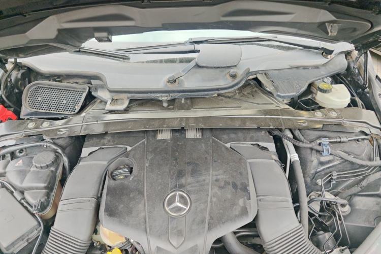 Used Mercedes-Benz R-Class 2014 R 320 4MATIC Business Model Engine Bay