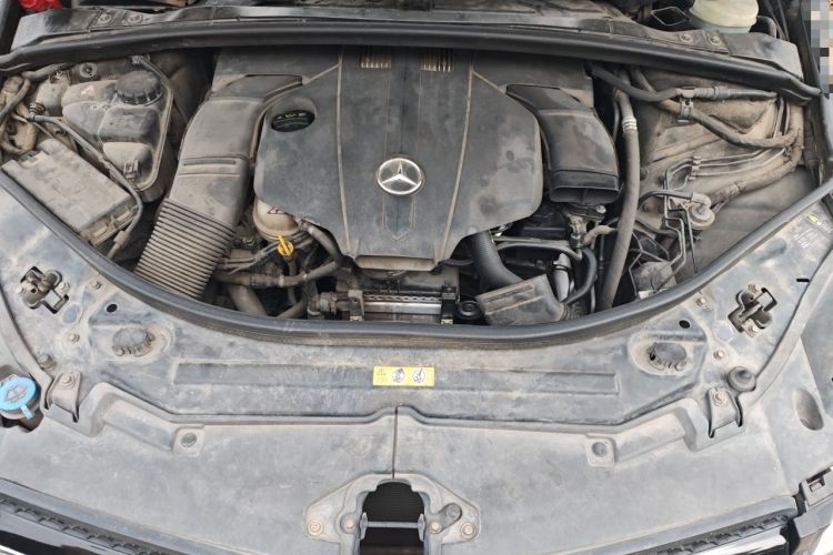 Used Mercedes-Benz R-Class 2014 R 400 4MATIC Business Model Engine Bay