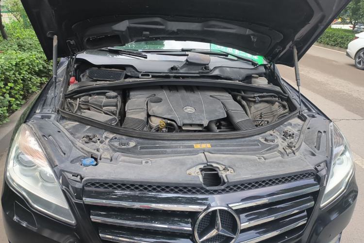 Used Mercedes-Benz R-Class 2014 R 320 4MATIC Business Model Engine Bay