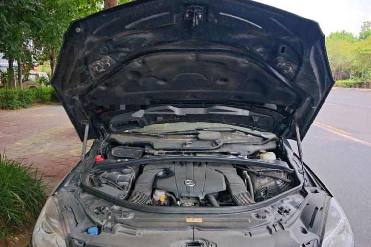 Used Mercedes-Benz R-Class 2014 R 320 4MATIC Business Model Engine Bay