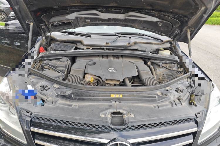 Used Mercedes-Benz R-Class 2014 R 320 4MATIC Luxury Model Engine Bay