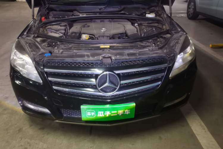 Used Mercedes-Benz R-Class 2014 R 320 4MATIC Business Model Engine Bay