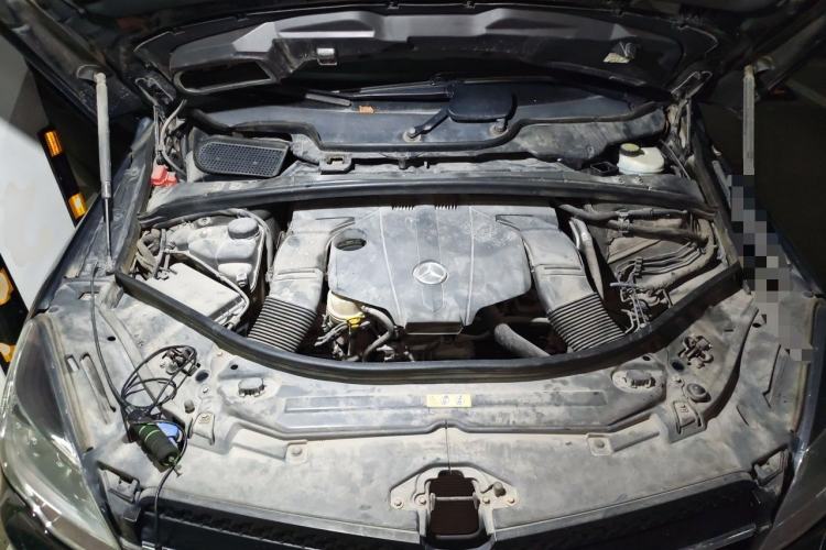 Used Mercedes-Benz R-Class 2014 R 320 4MATIC Business Model Engine Bay