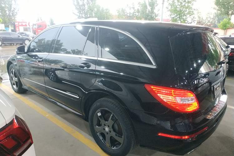 Used Mercedes-Benz R-Class 2014 R 320 4MATIC Business Model Exterior 3