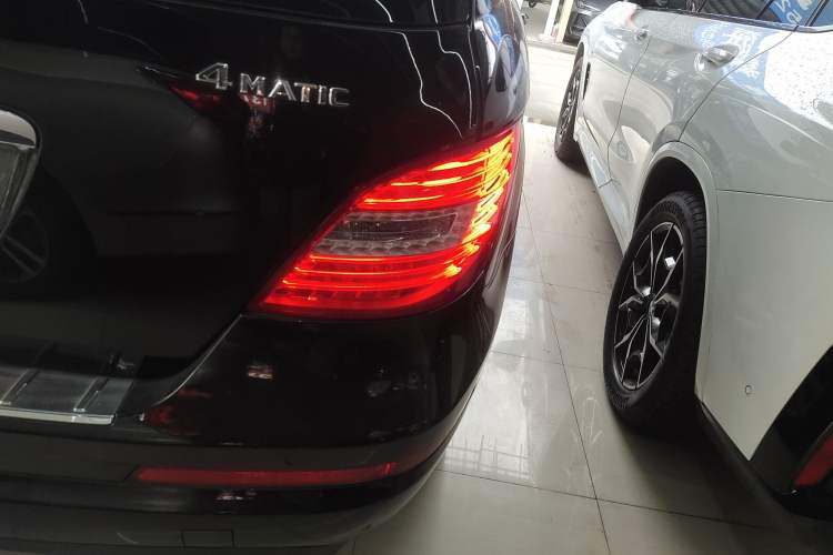 Used Mercedes-Benz R-Class 2014 R 320 4MATIC Business Model Exterior 3