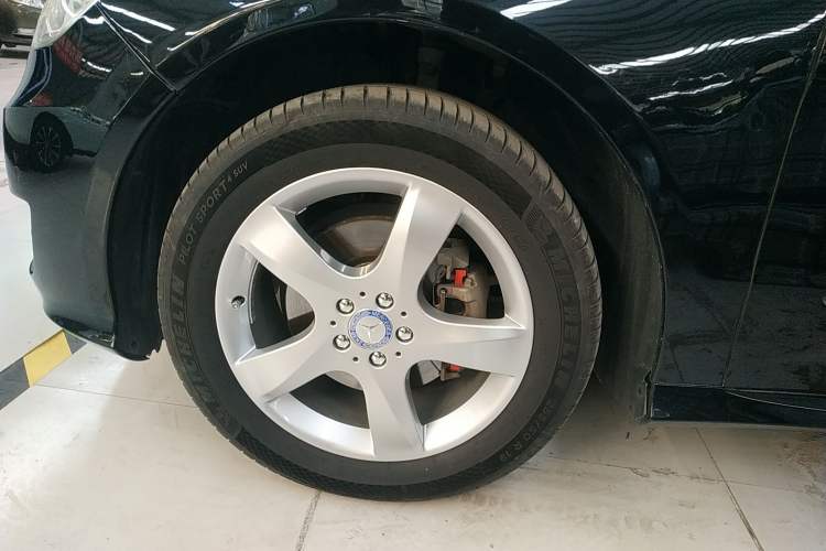 Used Mercedes-Benz R-Class 2014 R 320 4MATIC Luxury Model Exterior 3