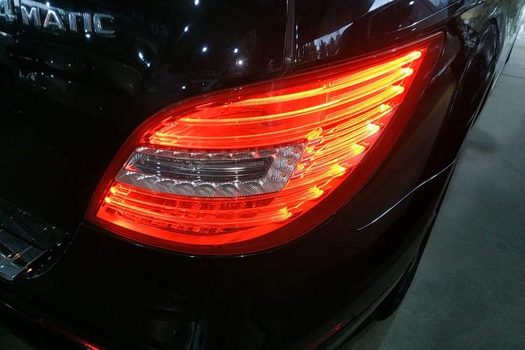 Used Mercedes-Benz R-Class 2014 R 320 4MATIC Business Model Exterior 6