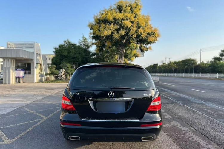 Used Mercedes-Benz R-Class 2014 R 320 4MATIC Business Model Exterior 7