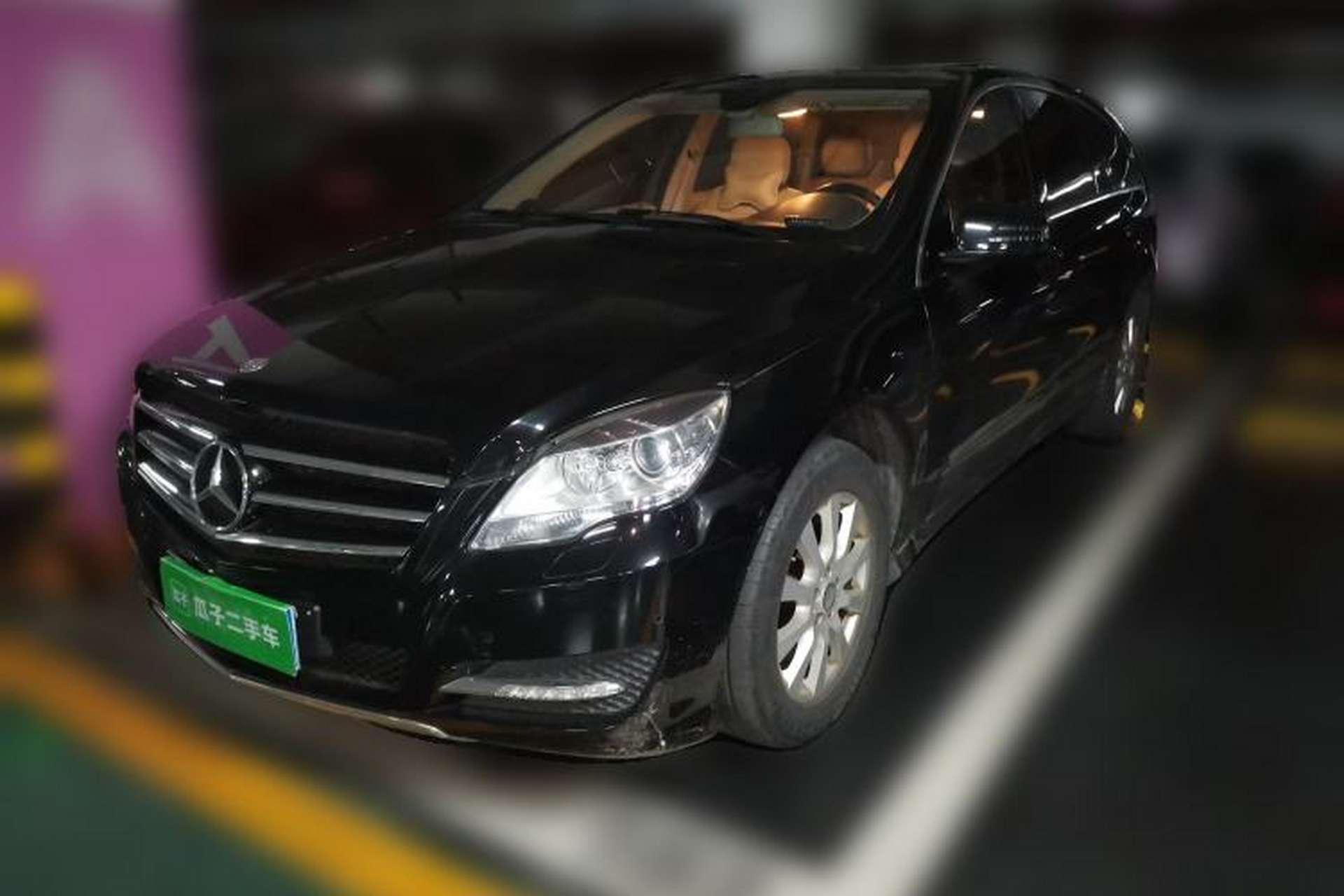 Used Mercedes-Benz R-Class 2014 R 320 4MATIC Business Model Front Left 45 Deg