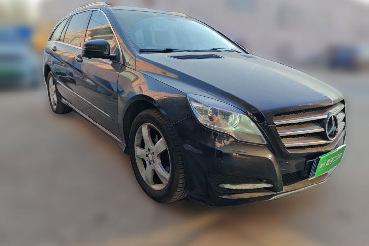 Used Mercedes-Benz R-Class 2014 R 320 4MATIC Luxury Model Front Right 45 Deg