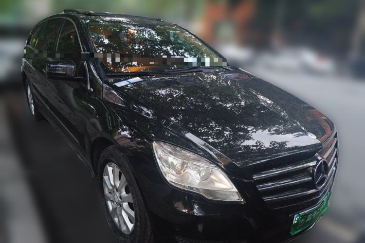 Used Mercedes-Benz R-Class 2014 R 320 4MATIC Luxury Model Front Right 45 Deg
