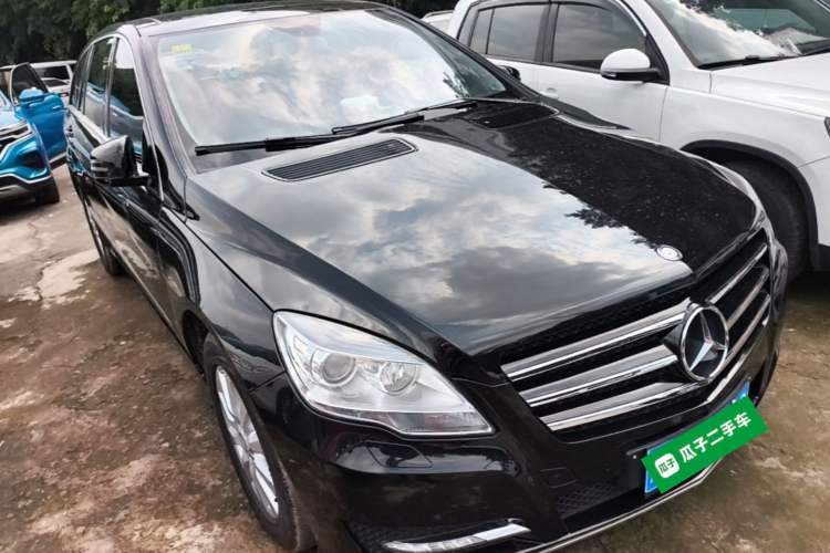 Used Mercedes-Benz R-Class 2014 R 320 4MATIC Business Model Front Right 45 Deg