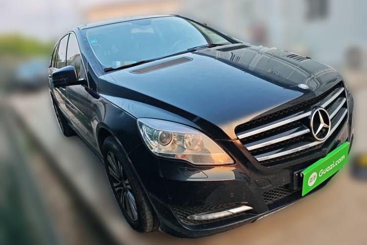 Used Mercedes-Benz R-Class 2014 R 320 4MATIC Luxury Model Front Right 45 Deg