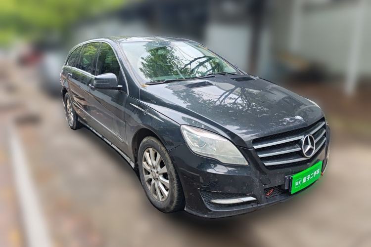 Used Mercedes-Benz R-Class 2014 R 320 4MATIC Luxury Model Front Right 45 Deg