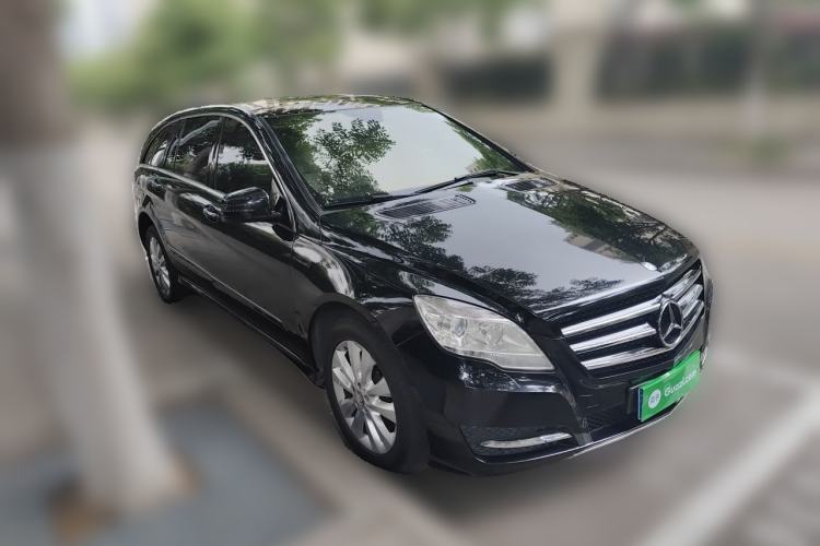 Used Mercedes-Benz R-Class 2014 R 400 4MATIC Luxury Model Front Right 45 Deg