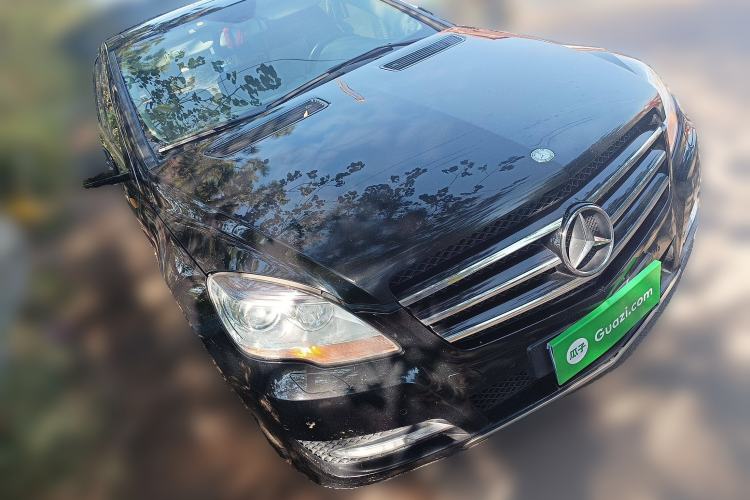 Used Mercedes-Benz R-Class 2014 R 320 4MATIC Luxury Model Front Right 45 Deg