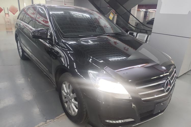 Used Mercedes-Benz R-Class 2014 R 320 4MATIC Business Model Front Right 45 Deg