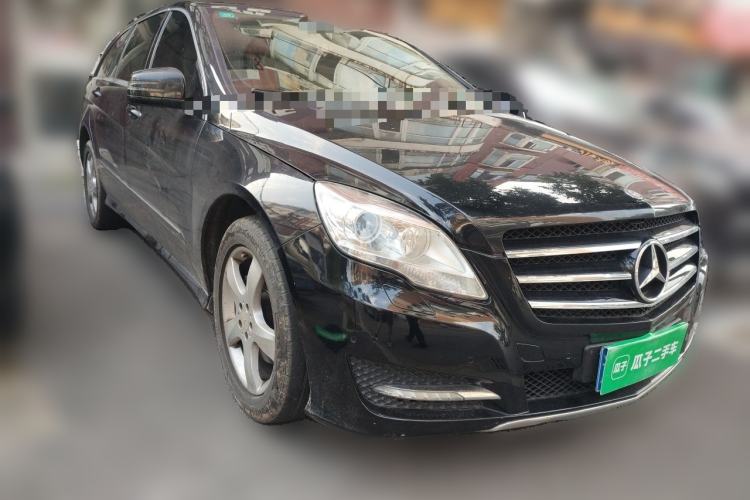 Used Mercedes-Benz R-Class 2014 R 320 4MATIC Luxury Model Front Right 45 Deg