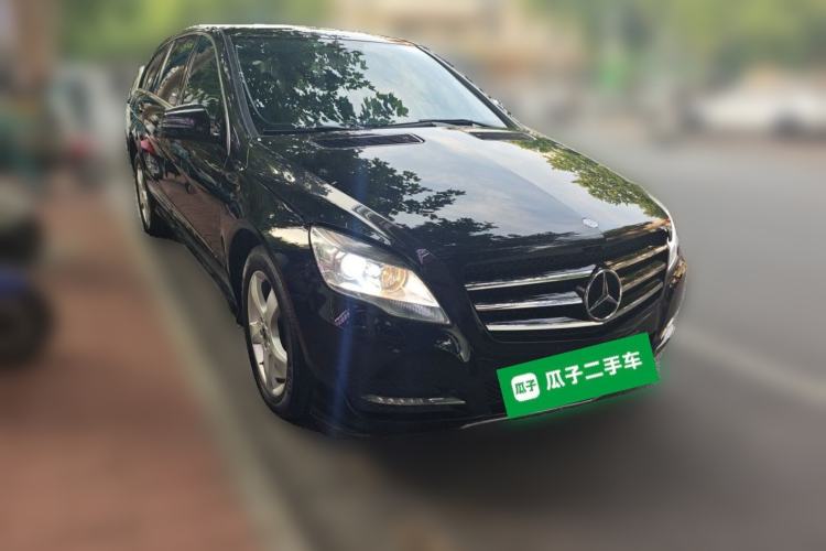 Used Mercedes-Benz R-Class 2014 R 320 4MATIC Luxury Model Front Right 45 Deg