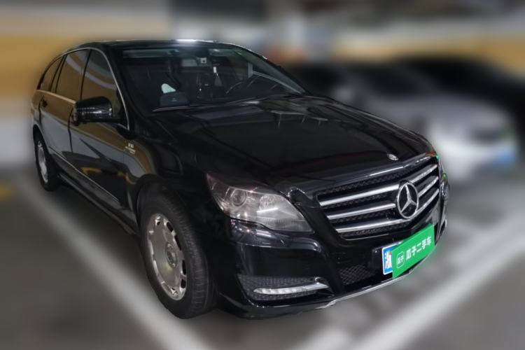 Used Mercedes-Benz R-Class 2014 R 320 4MATIC Business Model Front Right 45 Deg