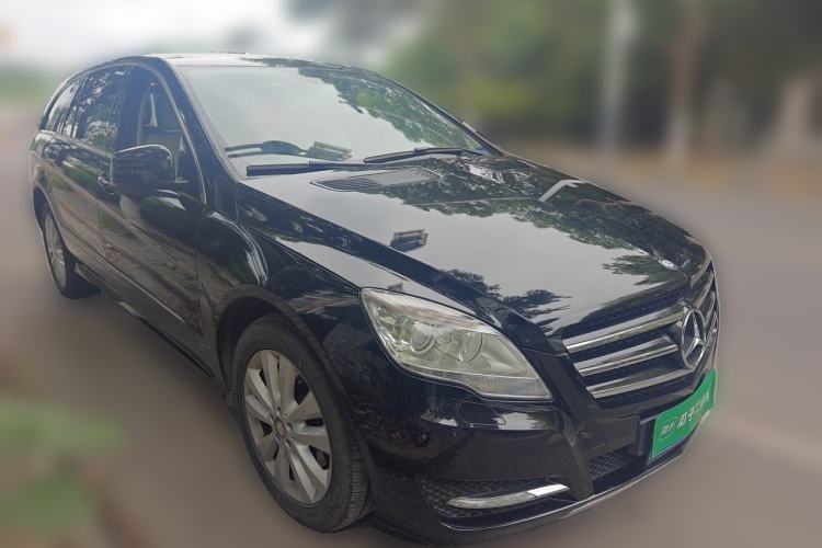 Used Mercedes-Benz R-Class 2014 R 400 4MATIC Luxury Model Front Right 45 Deg
