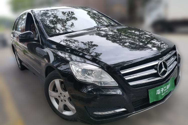 Used Mercedes-Benz R-Class 2014 R 320 4MATIC Luxury Model Front Right 45 Deg