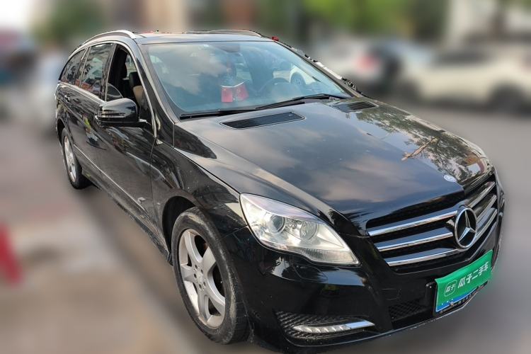 Used Mercedes-Benz R-Class 2014 R 320 4MATIC Luxury Model Front Right 45 Deg