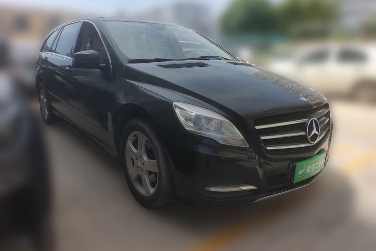Used Mercedes-Benz R-Class 2014 R 320 4MATIC Luxury Model Front Right 45 Deg