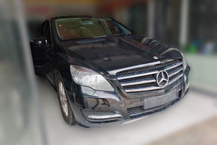 Used Mercedes-Benz R-Class 2014 R 320 4MATIC Business Model Front Right 45 Deg
