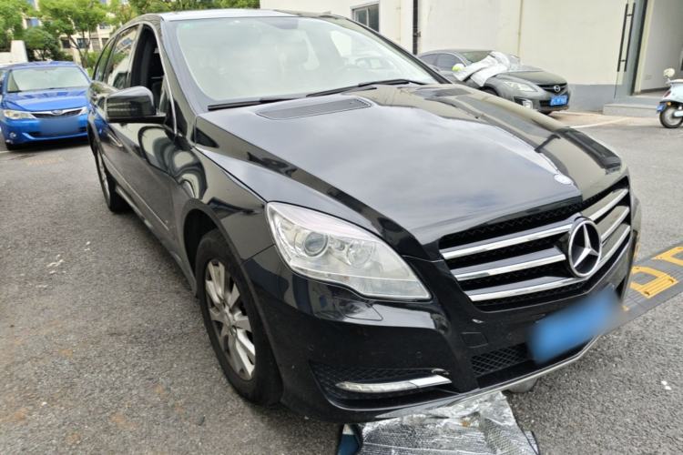 Used Mercedes-Benz R-Class 2014 R 320 4MATIC Business Model Front Right 45 Deg