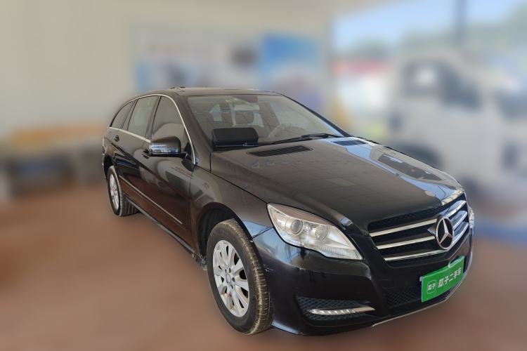 Used Mercedes-Benz R-Class 2014 R 320 4MATIC Business Model Front Right 45 Deg