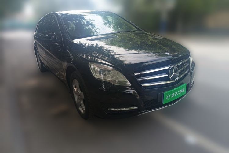 Used Mercedes-Benz R-Class 2014 R 320 4MATIC Luxury Model Front Right 45 Deg